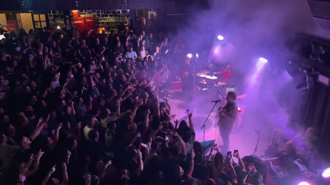 Concierto en vivo en el Jazz Café de Escazú, con la sala llena