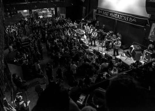El público llenando la sala durante un concierto